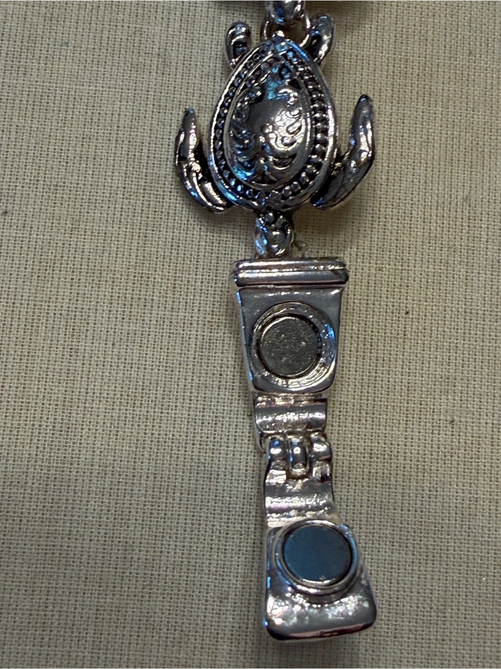 Silvertone Brighton Style Turtle Bracelet with Fold Over Clasp 7 inch - Picture 6 of 6